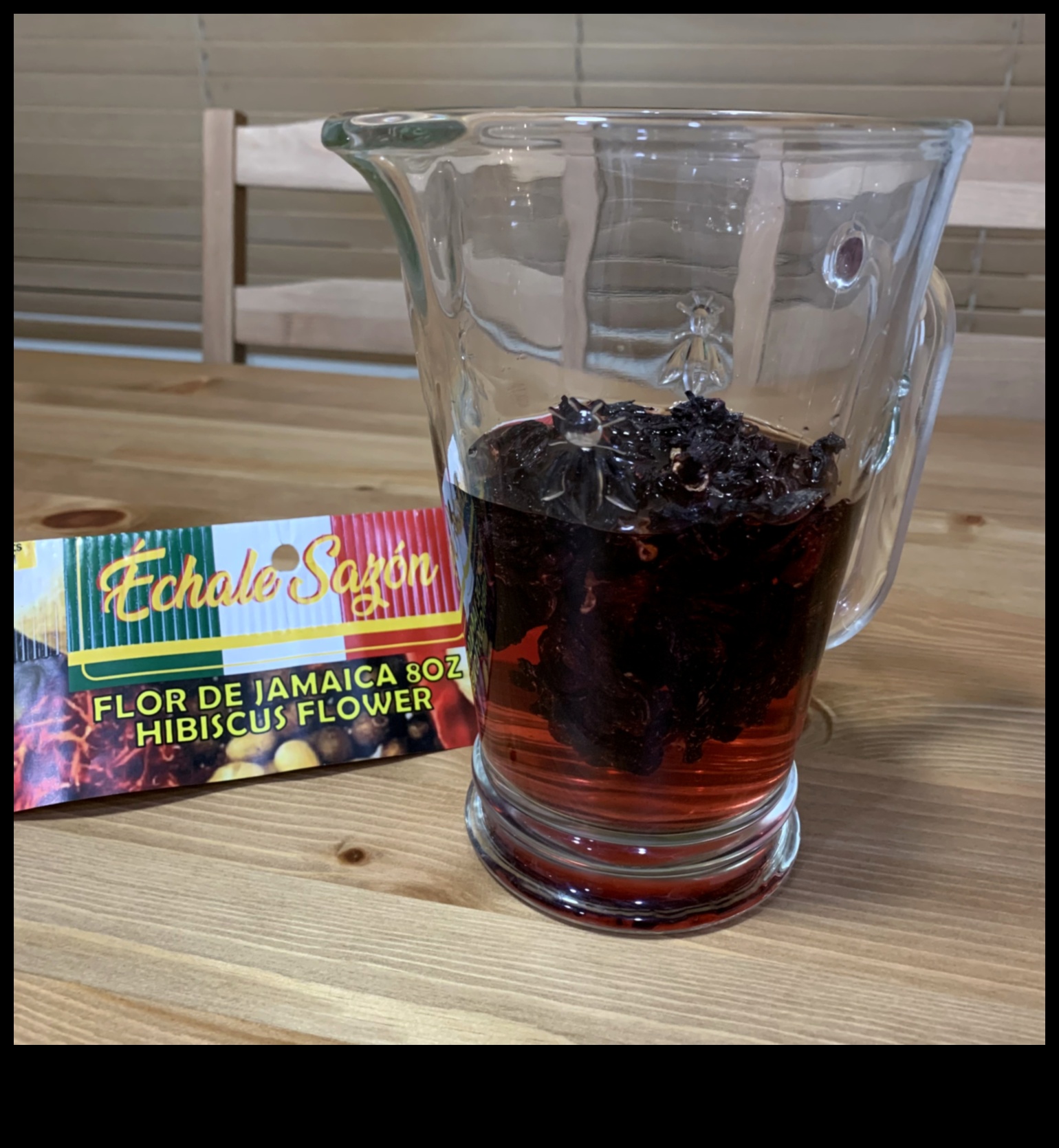 חליטות פרחוניות: לוכדות את המהות של תה היביסקוס טרי