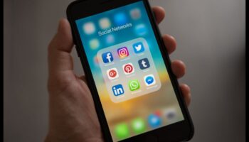 השטיח המקוון: חקר העושר של הרשתות החברתיות