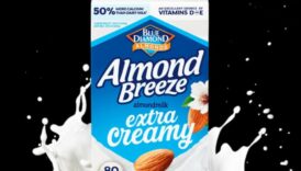 קרמי ויצירתי: ערבוב והתאמת טעמים לחלב שקדים שאי אפשר לעמוד בפניו