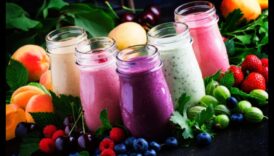 תענוגות עסיסיים: שייק פירות שהופכים את הלחות לבלתי לעמוד בפניהם